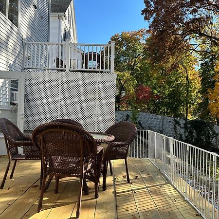 Room In Single Family House - Suburban Neighborhood In Boston Quarto foto