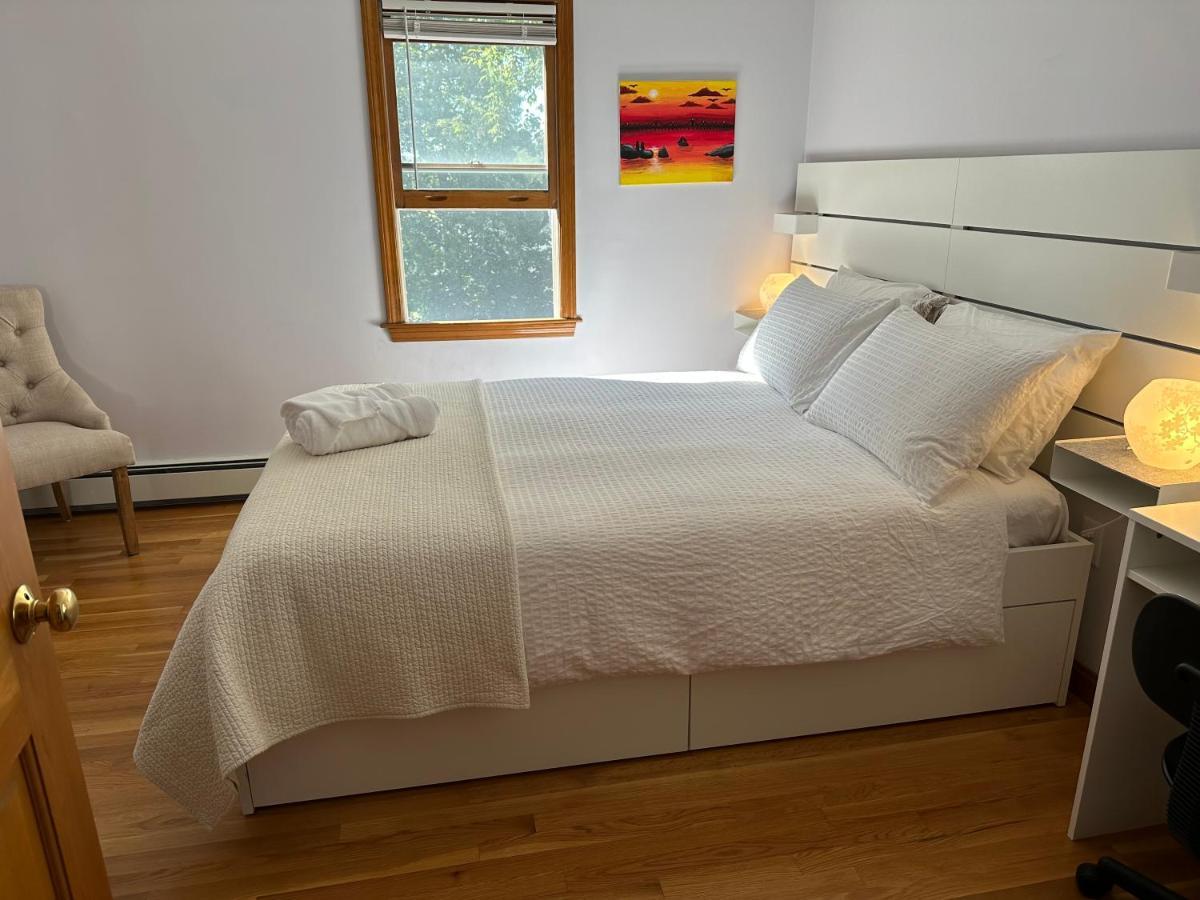 Room In Single Family House - Suburban Neighborhood In Boston Quarto foto